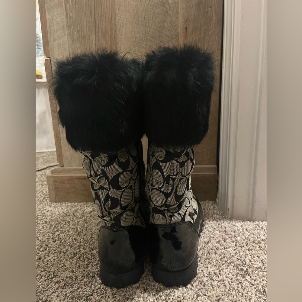 Coach snow boots with fur